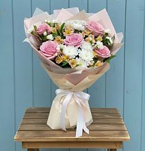 Букет цветов из:  Гвоздики, Орхидеи и Розы #REPLACE_PRED# Львовском