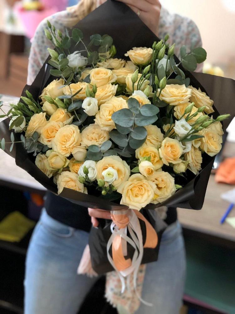 Букет цветов из: Розы и Лизиантусы в Львовском