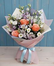 Букет цветов из:  Лизиантусы, Розы, Альстромерии и Гипсофила в Львовском