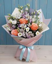 Букет цветов из:  Лизиантусы, Розы, Альстромерии и Гипсофила в Львовском