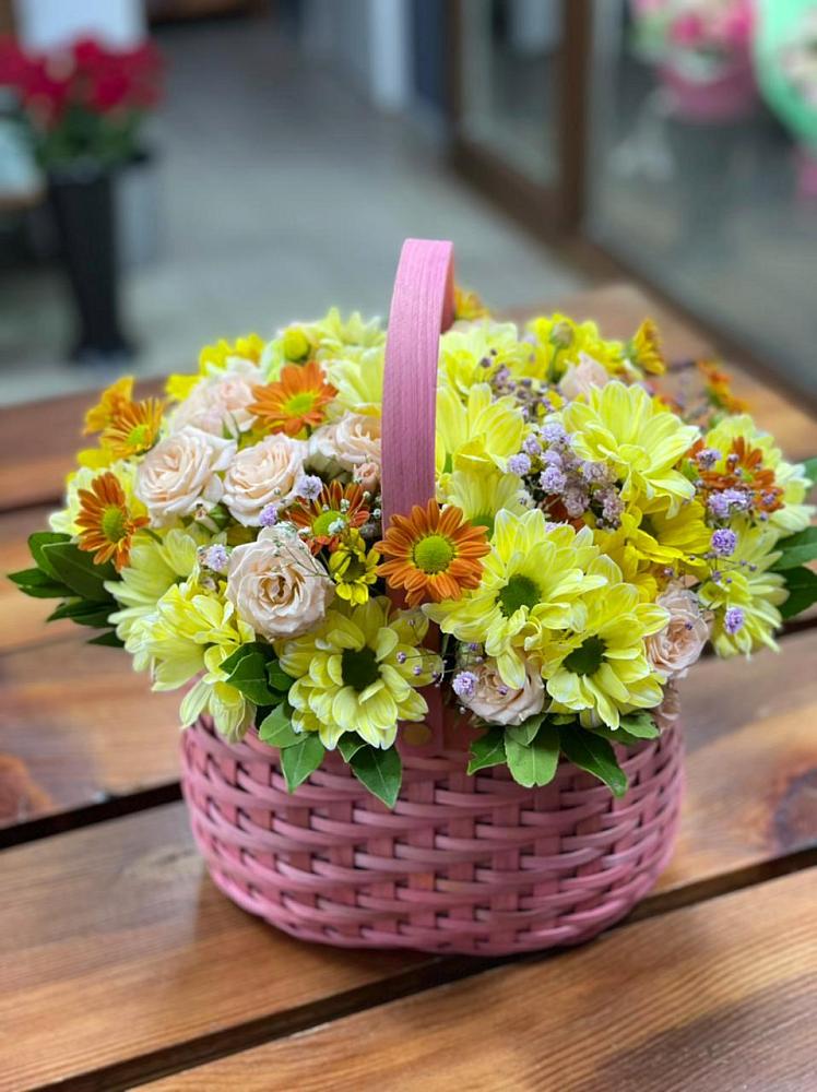 Цветочная композиция из Хризантемы и Розы в корзине в Львовском