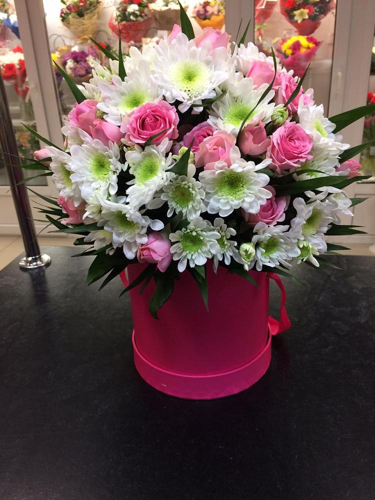 Цветочная композиция из Розы и Хризантемы в шляпной коробке в Львовском