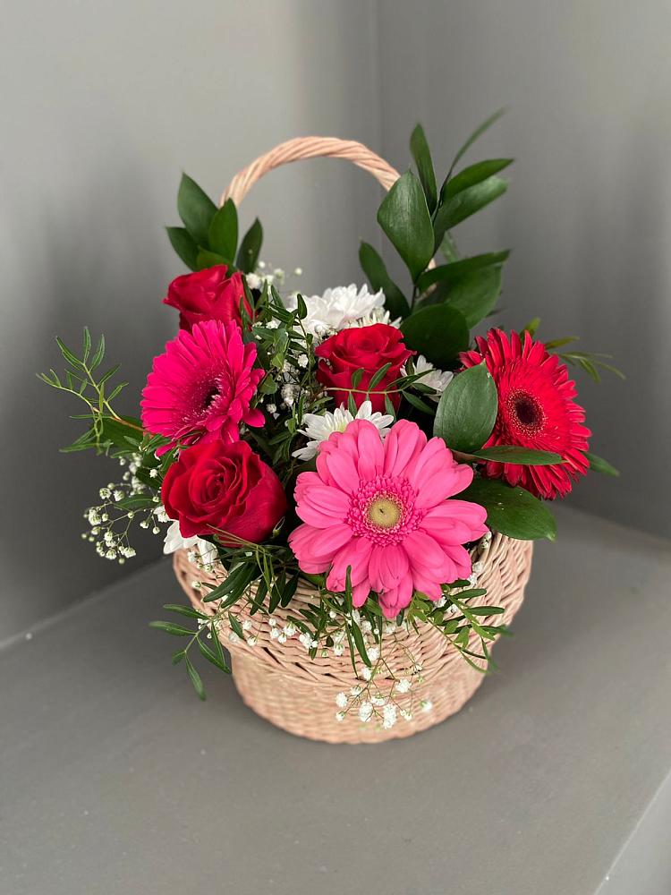 Цветочная композиция из Розы, Хризантемы и Герберы в корзине в Львовском