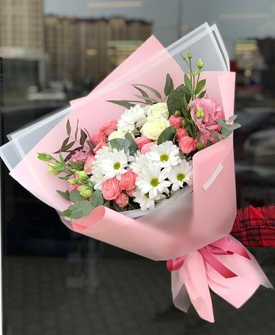 Букет цветов из: Розы, Лизиантусы и Хризантемы в Львовском