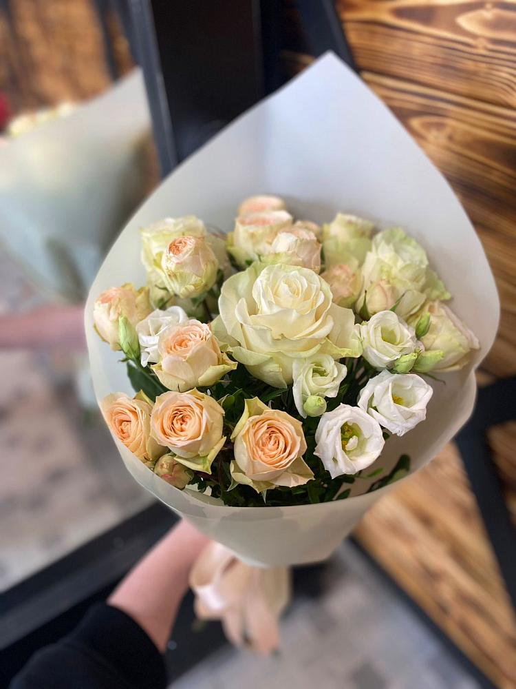 Букет цветов из: Розы и Лизиантусы в Львовском